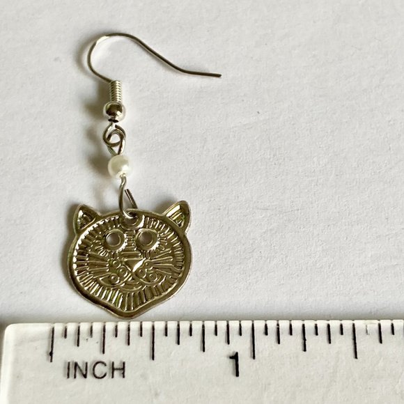 Pearl Kitty Cat Earrings Vintage Charms Lion Tiger Silver Plated Rescue Mom Gift - Picture 11 of 12